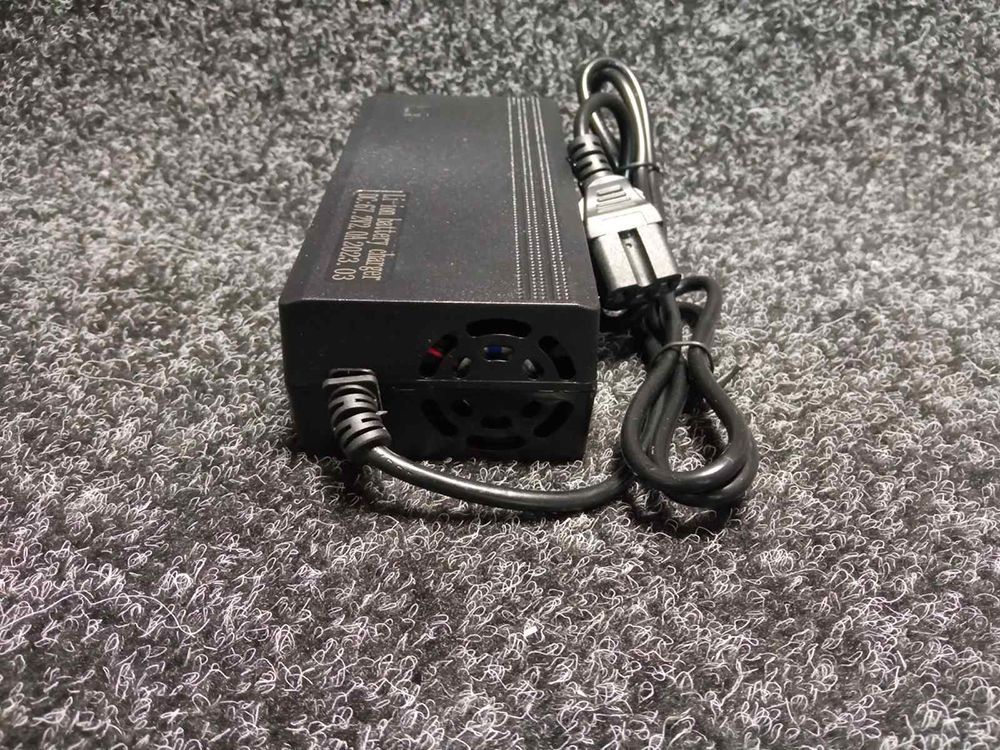 Зарядний пристрій Li-ion 60V 2.0A
