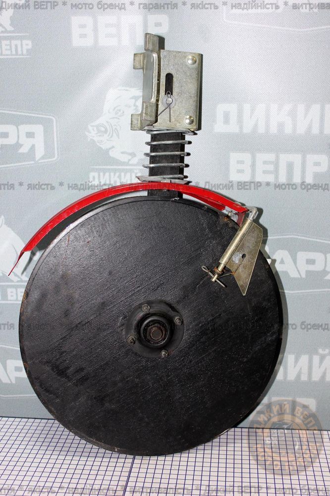 Сошник в сборе к тракторной сеялке ЗАРЯ